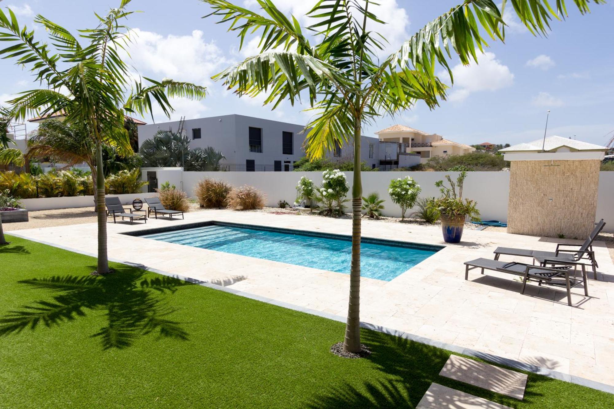 Goudhaen Luxury Private Apartments Jan Thiel Beach Exterior photo