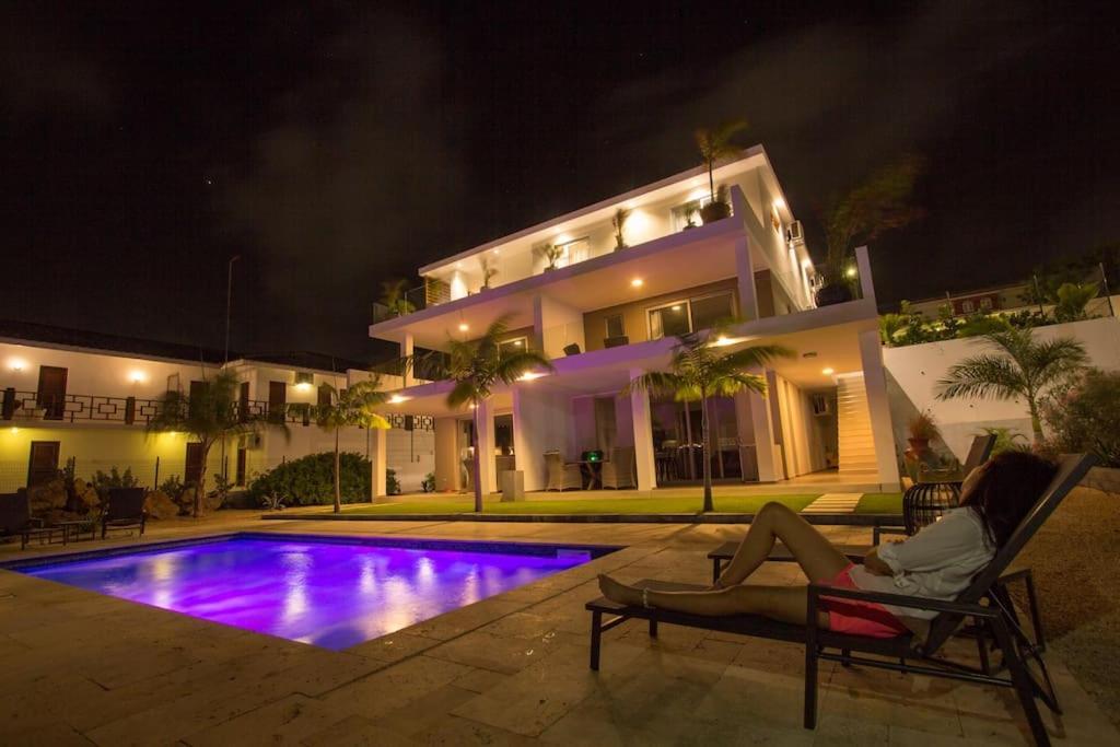 Goudhaen Luxury Private Apartments Jan Thiel Beach Exterior photo