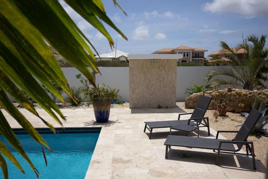 Goudhaen Luxury Private Apartments Jan Thiel Beach Exterior photo