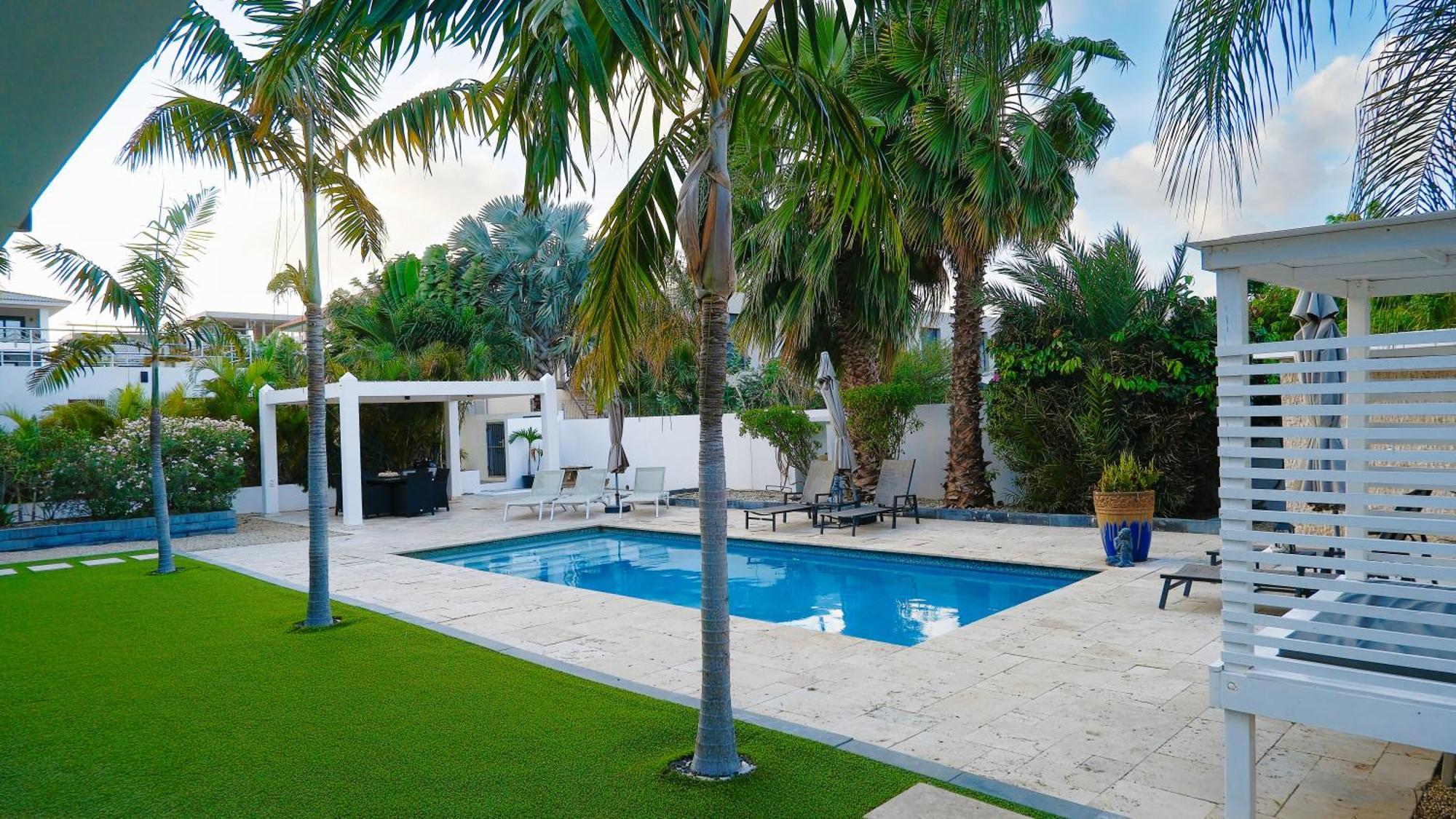 Goudhaen Luxury Private Apartments Jan Thiel Beach Exterior photo